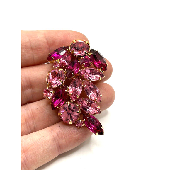VTG Pink Rhinestone Pin Brooch Cluster Marquis Round Shaped Gold Tone Unsigned - Picture 4 of 7